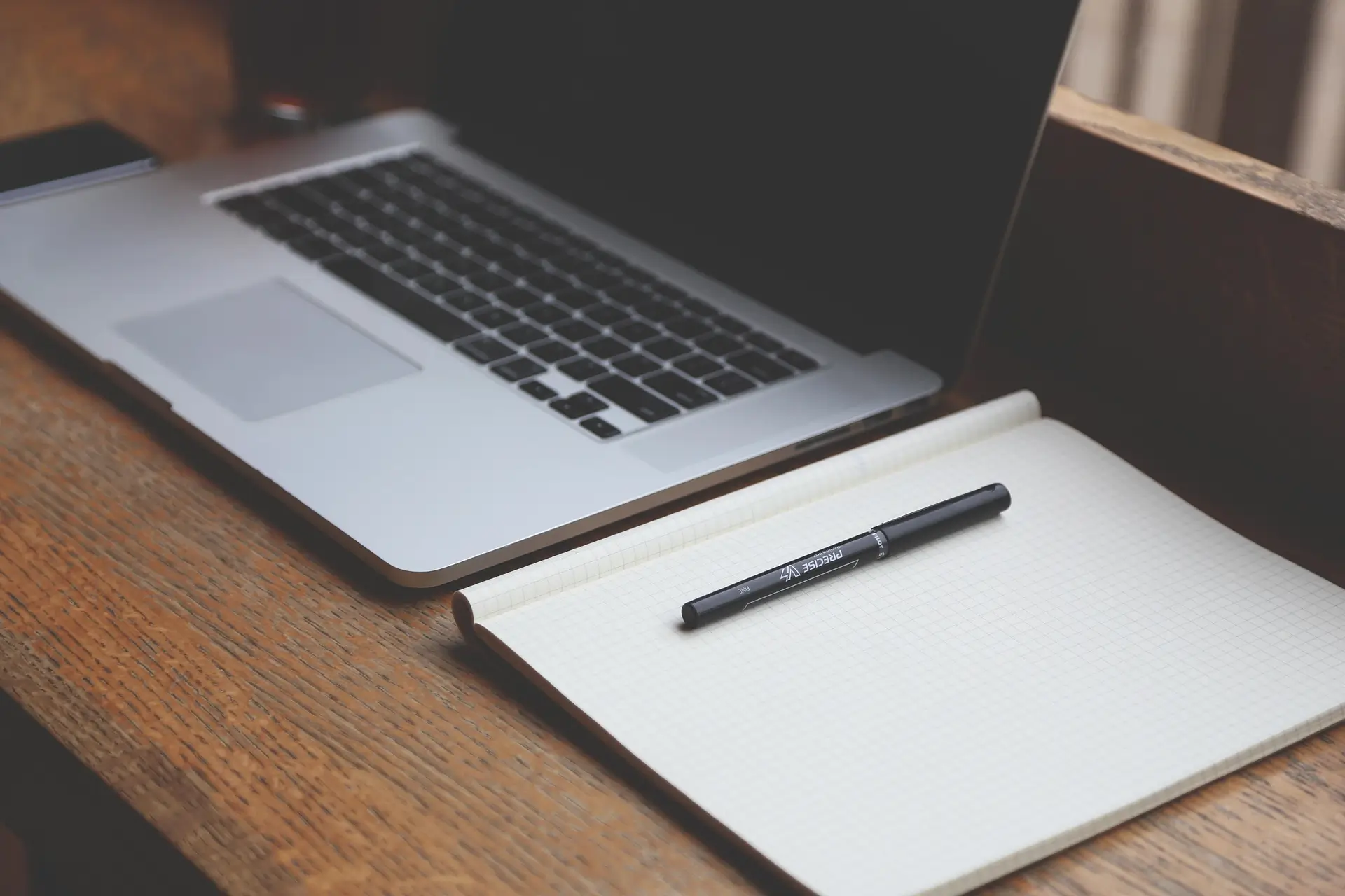 A laptop and notebook, representing Lidia’s remote counselling work and reflective approach.
